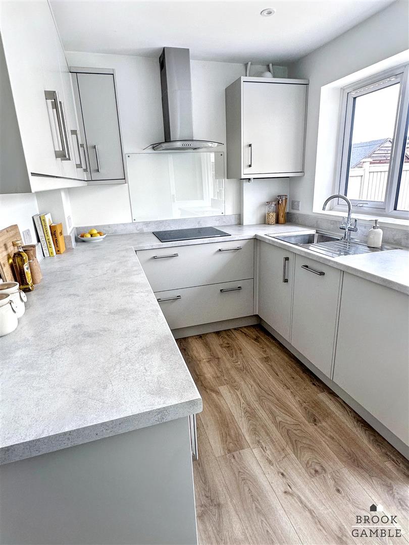2 Bedroom Bungalow. Keats Walk in Eastbourne, East Sussex 6